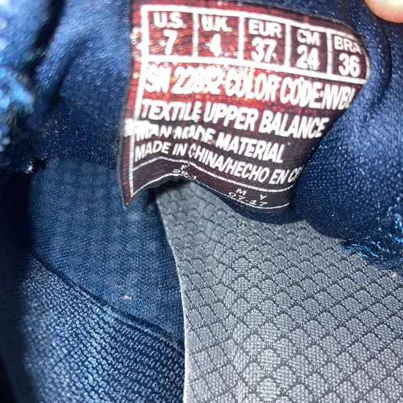 Sketchers sporty tennis shoes - Picture 5 of 8